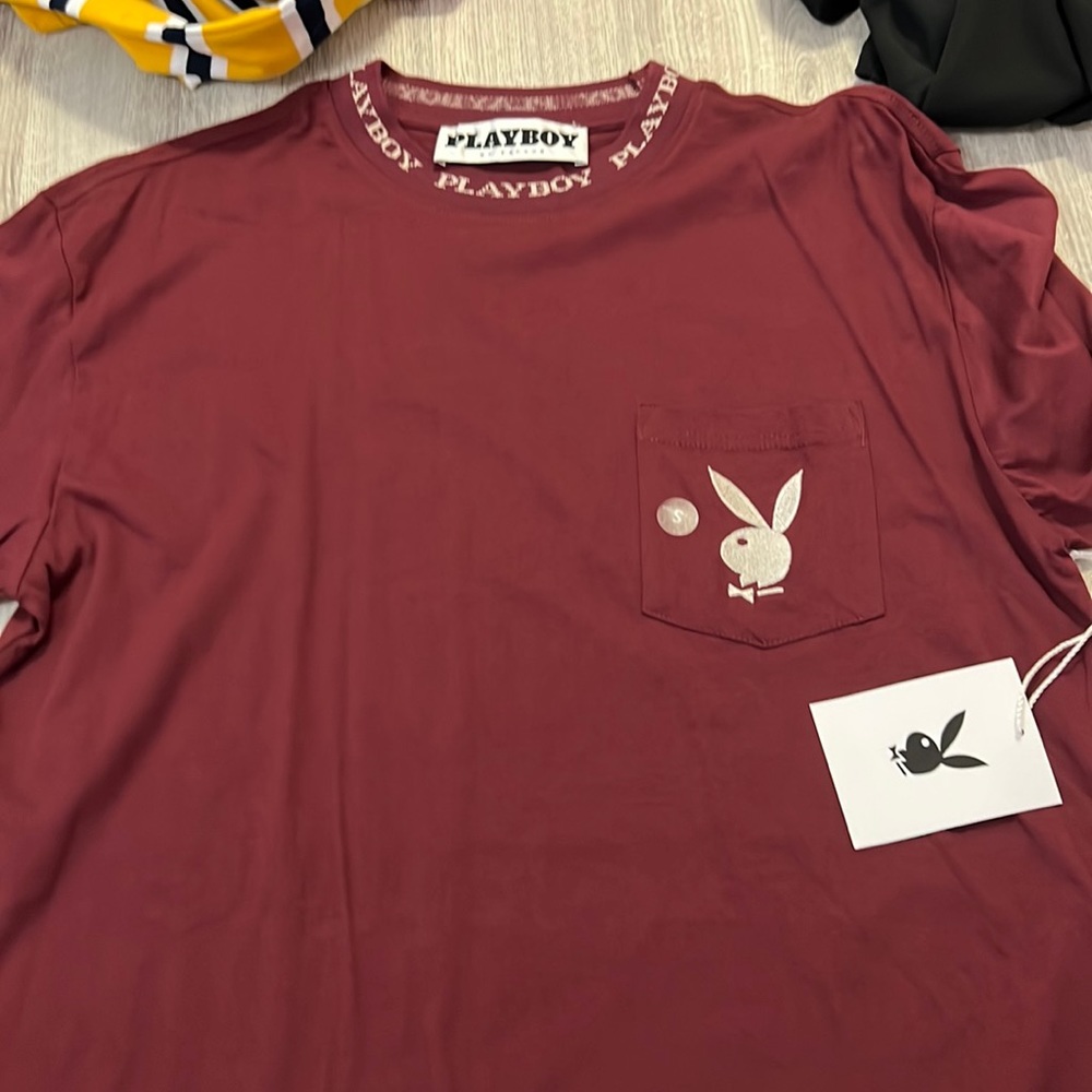 playboy burgundy tee in S